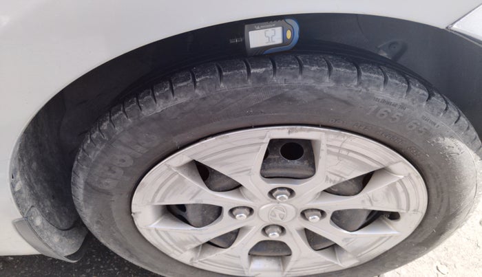 2015 Hyundai Xcent S 1.2, Petrol, Manual, 1,06,707 km, tyre