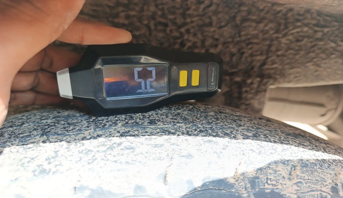 2017 Maruti Eeco 5 STR WITH A/C+HTR CNG, CNG, Manual, 1,99,999 km, tyre