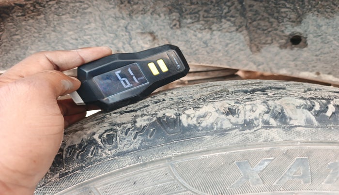 2017 Maruti Eeco 5 STR WITH A/C+HTR CNG, CNG, Manual, 1,99,999 km, tyre