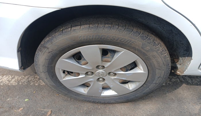 2010 Hyundai Verna TRANSFORM 1.5 CRDI, Diesel, Manual, 1,15,806 km, tyre