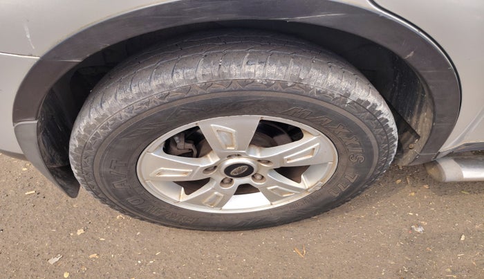 2012 Mahindra XUV500 W8, Diesel, Manual, 49,698 km, tyre