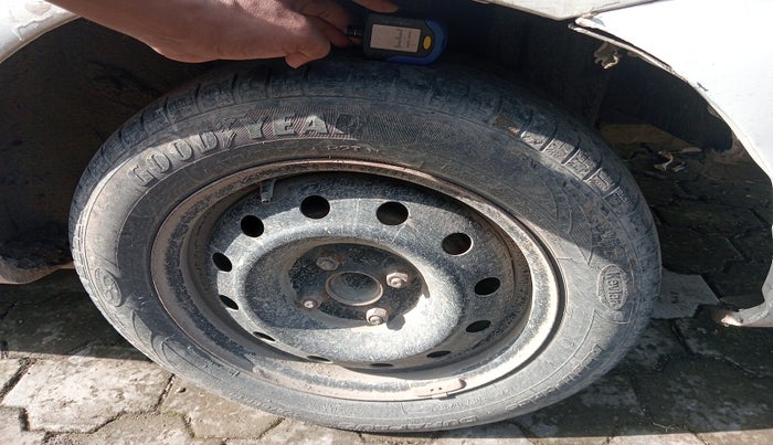 2012 Toyota Etios GD, Diesel, Manual, 1,41,621 km, tyre