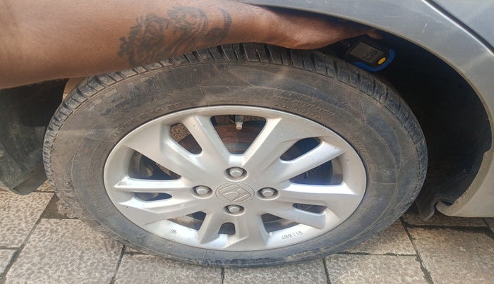 2016 Honda Amaze 1.5L I-DTEC VX, Diesel, Manual, 99,099 km, tyre