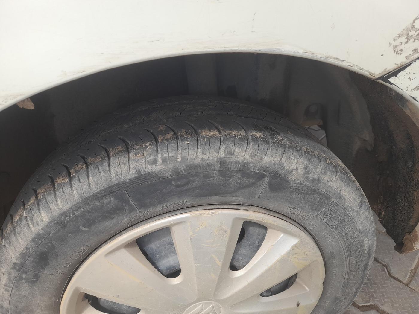 2010 Maruti Swift Dzire VDI, Diesel, Manual, 1,42,183 km, tyre
