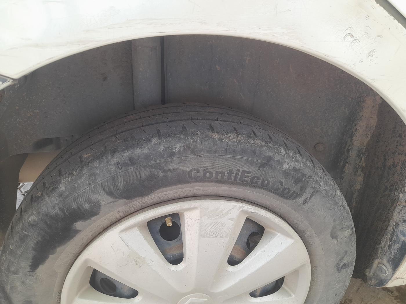 2010 Maruti Swift Dzire VDI, Diesel, Manual, 1,42,183 km, tyre