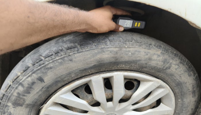 2011 Maruti Swift VXI, Petrol, Manual, 93,880 km, tyre