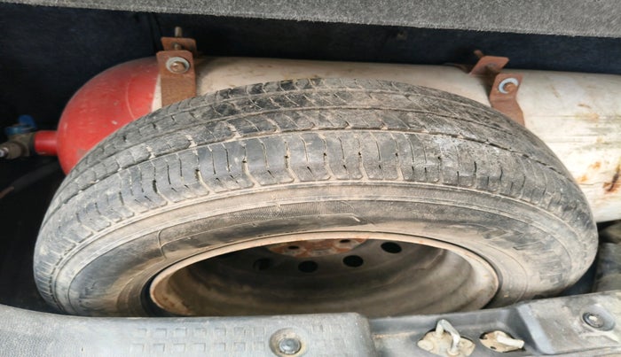 2011 Maruti Swift VXI, Petrol, Manual, 93,880 km, tyre