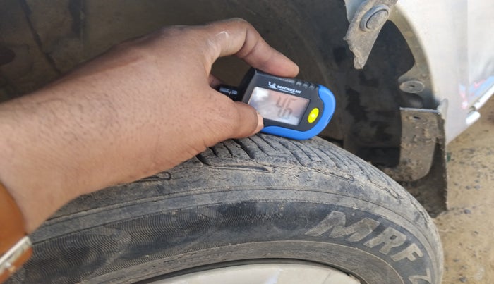 2011 Toyota Etios Liva G, Petrol, Manual, 72,348 km, tyre