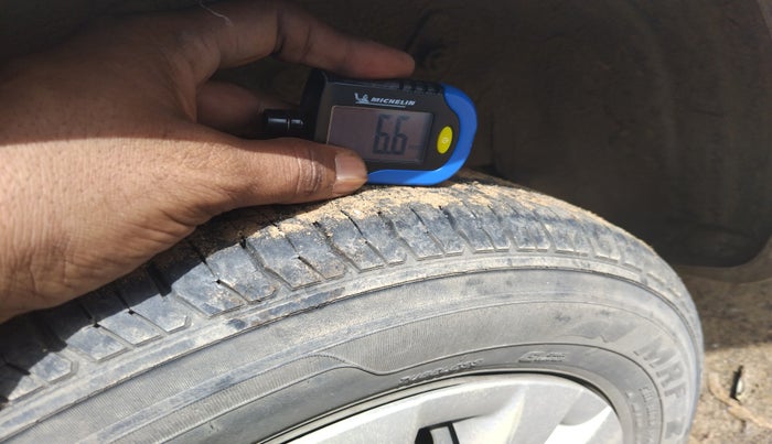 2011 Toyota Etios Liva G, Petrol, Manual, 72,348 km, tyre