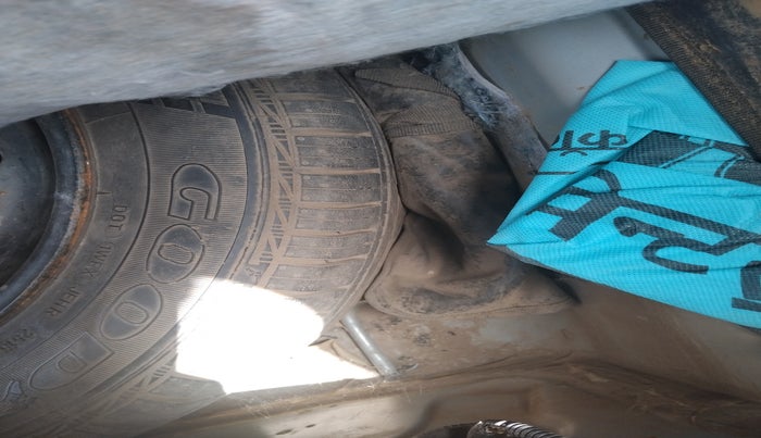 2011 Toyota Etios Liva G, Petrol, Manual, 72,348 km, tyre