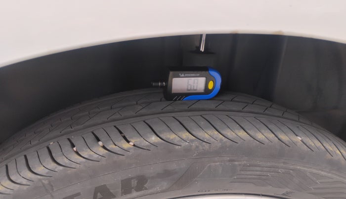 2016 Skoda Rapid 1.5 TDI CR STYLE PLUS AT, Diesel, Automatic, 1,84,597 km, tyre