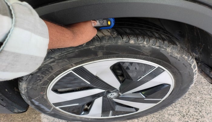 2024 MG ZS EV Exclusive Plus Iconic Ivory , Electric, Automatic, 36,000 km, tyre