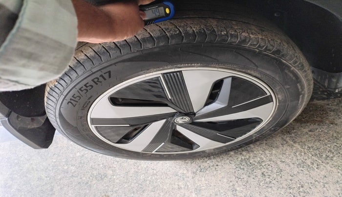 2024 MG ZS EV Exclusive Plus Iconic Ivory , Electric, Automatic, 36,000 km, tyre