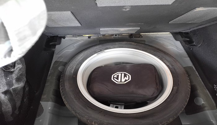 2024 MG ZS EV Exclusive Plus Iconic Ivory , Electric, Automatic, 36,000 km, tyre