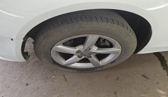 2013 Audi A4 2.0 TDI, Diesel, Automatic, 1,28,897 km, tyre