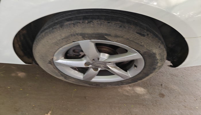 2013 Audi A4 2.0 TDI, Diesel, Automatic, 1,28,897 km, tyre