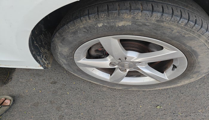 2013 Audi A4 2.0 TDI, Diesel, Automatic, 1,28,897 km, tyre