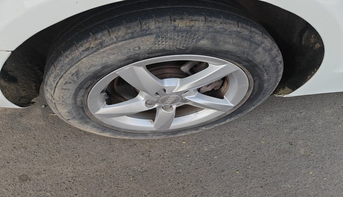 2013 Audi A4 2.0 TDI, Diesel, Automatic, 1,28,897 km, tyre