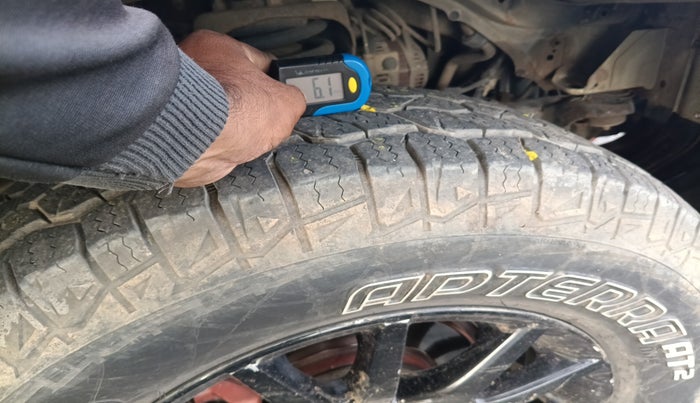 2012 Mitsubishi Pajero Sport 2.5 MT 4X4, Diesel, Manual, 1,21,185 km, tyre