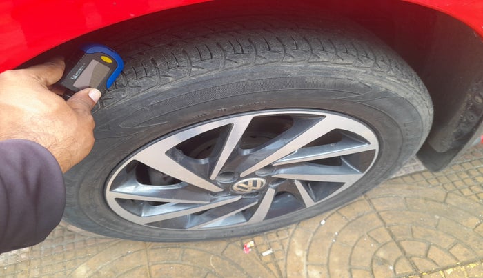 2017 Volkswagen Polo COMFORTLINE 1.2L, Petrol, Manual, 27,394 km, tyre