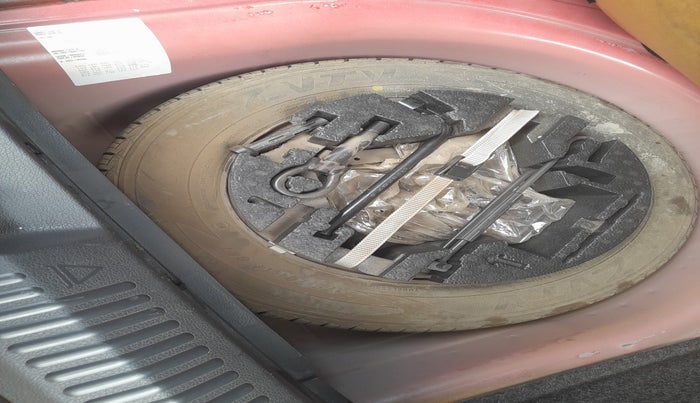 2017 Volkswagen Polo COMFORTLINE 1.2L, Petrol, Manual, 27,394 km, tyre