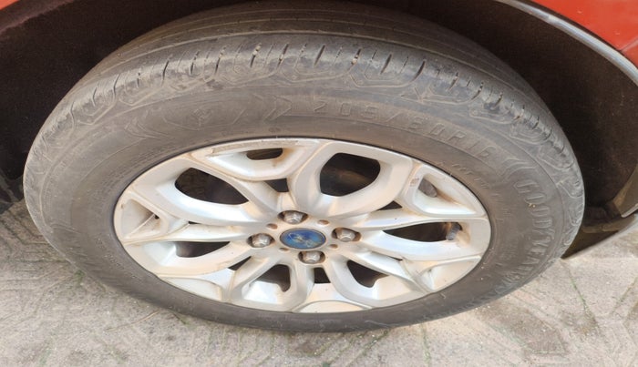 2014 Ford Ecosport TITANIUM 1.5L DIESEL, Diesel, Manual, 1,43,983 km, tyre