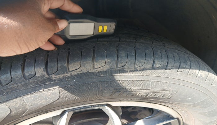 2014 Mahindra XUV500 W6, Diesel, Manual, 1,44,339 km, tyre