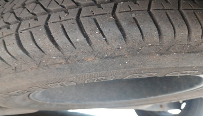 2014 Mahindra XUV500 W6, Diesel, Manual, 1,44,339 km, tyre