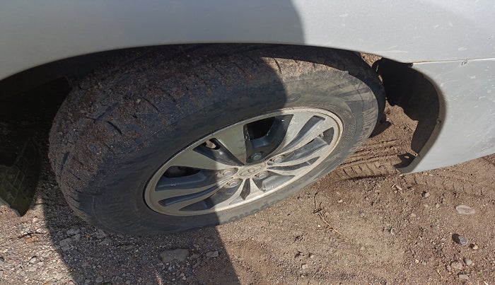 2015 Toyota Innova 2.5 VX 7 STR, Diesel, Manual, 1,24,101 km, tyre