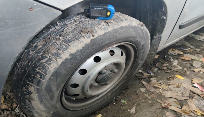 2011 Maruti Wagon R 1.0 LXI, Petrol, Manual, 2,03,799 km, tyre