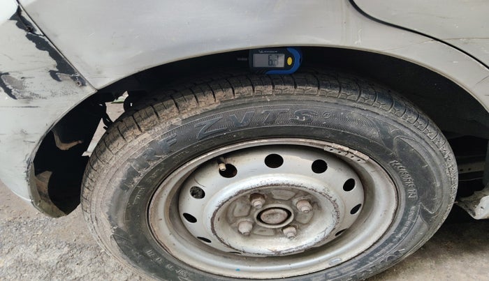 2011 Maruti Wagon R 1.0 LXI, Petrol, Manual, 2,03,799 km, tyre