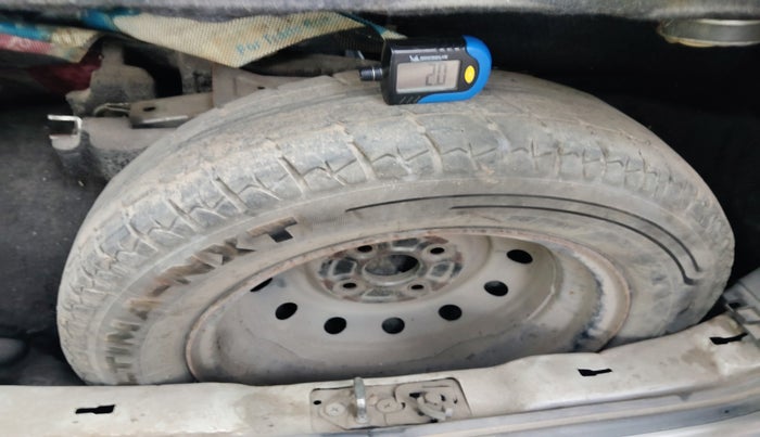 2011 Maruti Wagon R 1.0 LXI, Petrol, Manual, 2,03,799 km, tyre