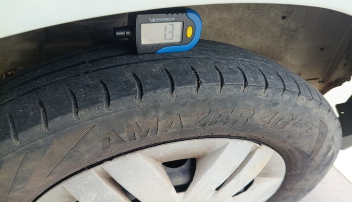 2018 Maruti Alto 800 LXI, Petrol, Manual, 1,40,583 km, tyre