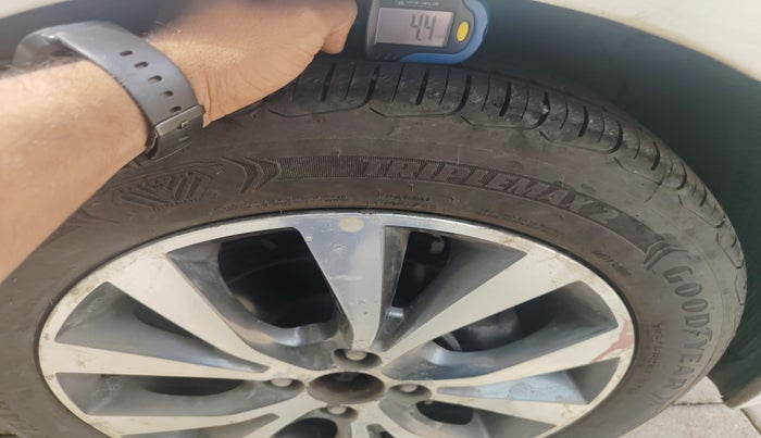 2016 Hyundai Verna FLUIDIC 4S1.6 VTVT SX AT, Petrol, Automatic, 42,236 km, tyre