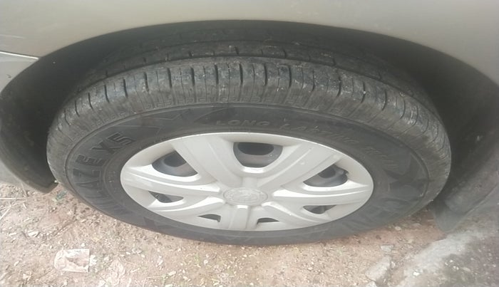 2014 Skoda Rapid AMBITION 1.6 TDI CR MT PLUS, Diesel, Manual, 1,07,470 km, tyre