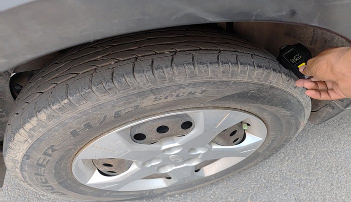 2020 Mahindra XUV300 W6 1.2 PETROL, Petrol, Manual, 6,00,000 km, tyre