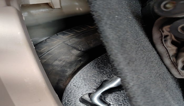 2020 Mahindra XUV300 W6 1.2 PETROL, Petrol, Manual, 6,00,000 km, tyre