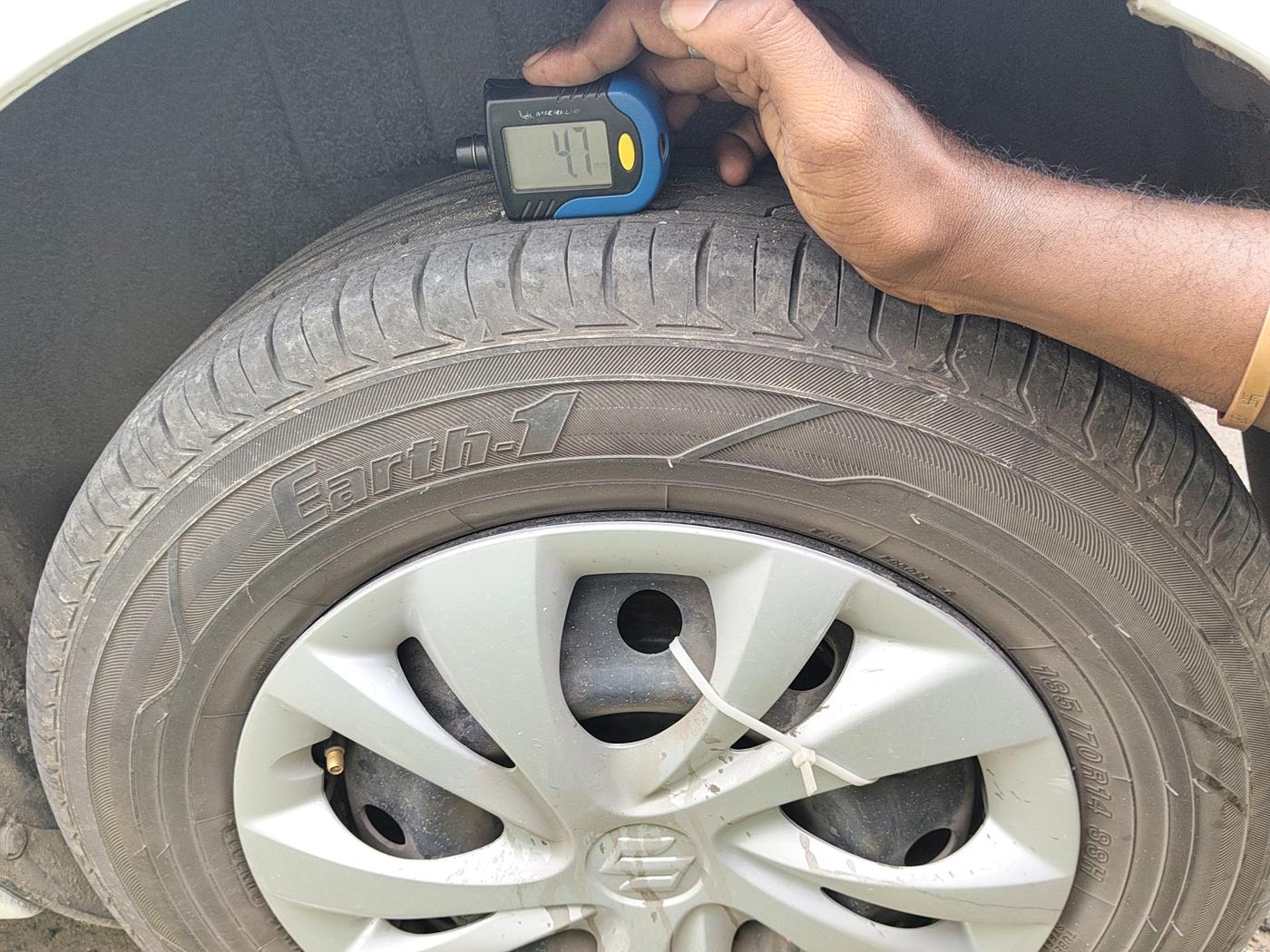 2018 Maruti Dzire VDI, Diesel, Manual, 79,735 km, tyre