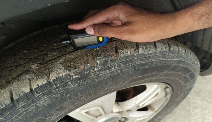 2013 Mahindra XUV500 W8, Diesel, Manual, 1,83,930 km, tyre