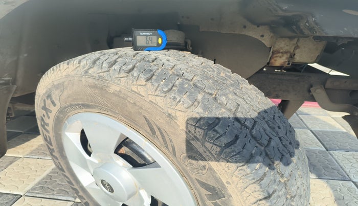 2010 Mahindra Bolero SLX BS-III, Diesel, Manual, 2,80,240 km, tyre