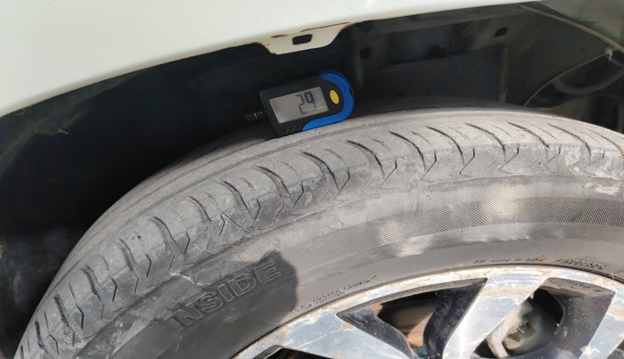 2014 Nissan Terrano XL (D), Diesel, Manual, 1,12,647 km, tyre