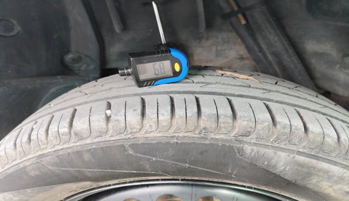 2014 Nissan Terrano XL (D), Diesel, Manual, 1,12,647 km, tyre