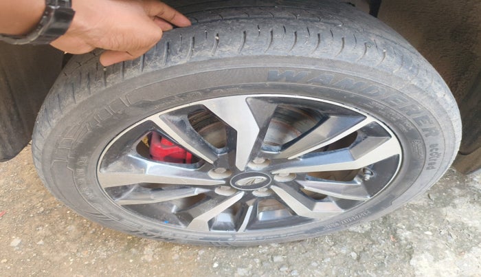 2019 Mahindra XUV300 W8 (O) 1.5 DIESEL, Diesel, Manual, 45,094 km, tyre