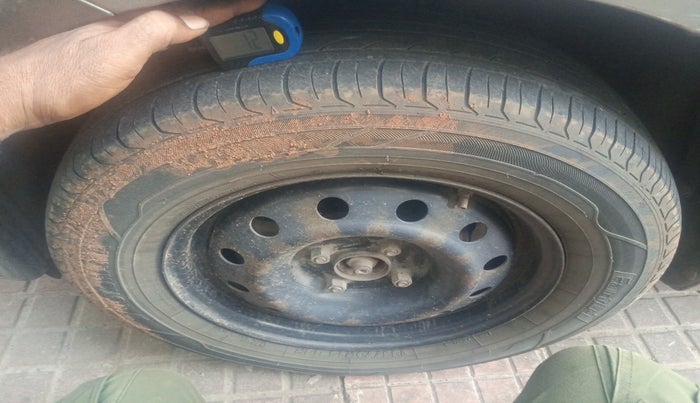 2018 Maruti Dzire VDI, Diesel, Manual, 1,61,305 km, tyre
