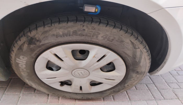 2013 Maruti Swift VXI, Petrol, Manual, 73,026 km, tyre