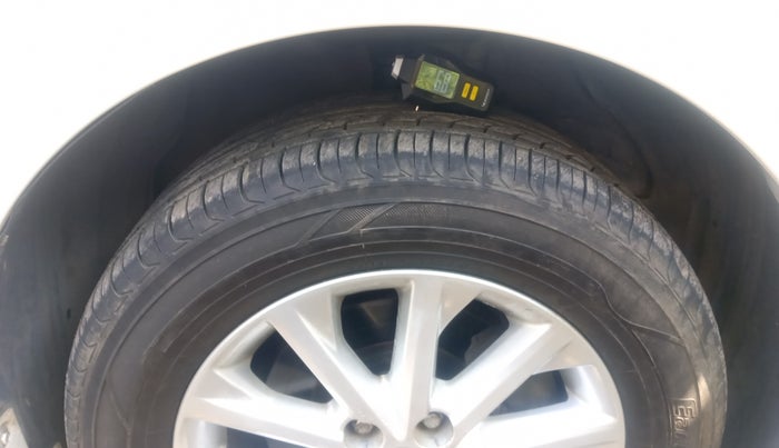 2015 Toyota Camry 2.5L AT, Petrol, Automatic, 74,478 km, tyre