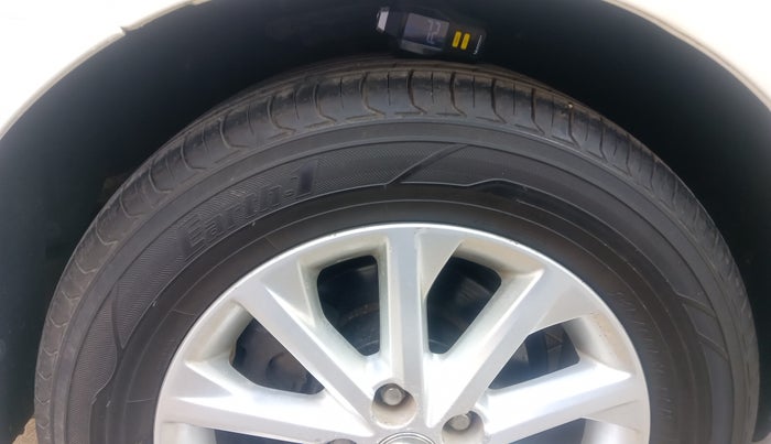 2015 Toyota Camry 2.5L AT, Petrol, Automatic, 74,478 km, tyre
