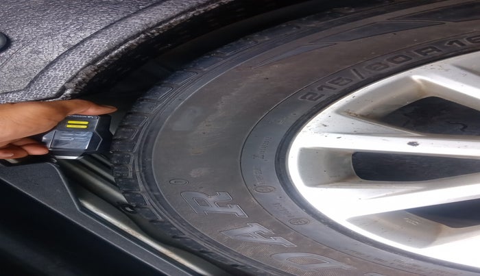 2015 Toyota Camry 2.5L AT, Petrol, Automatic, 74,478 km, tyre
