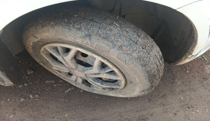 2013 Maruti Swift VXI, Petrol, Manual, 97,358 km, tyre