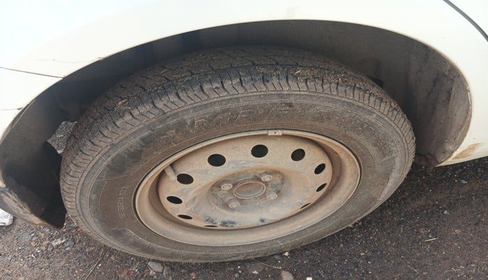 2013 Maruti Swift VXI, Petrol, Manual, 97,358 km, tyre